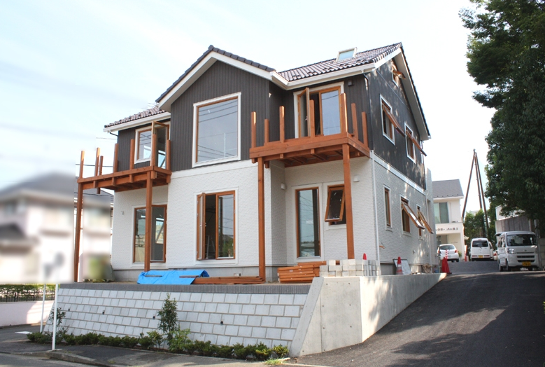 ジューテックホーム　ウェルダンノーブルハウス　モデルハウス　ウッドバルコニー