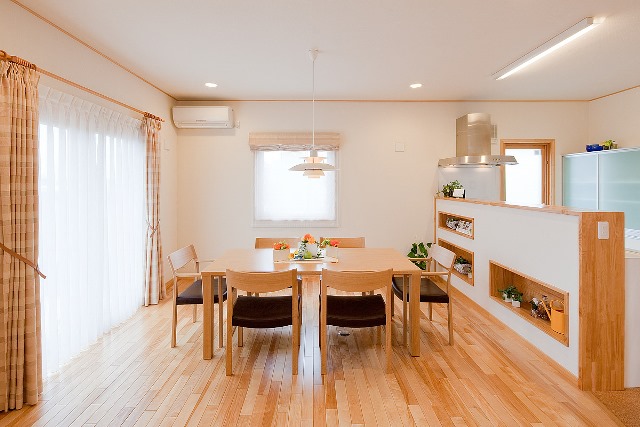 モデルハウス　ダイニング　照明