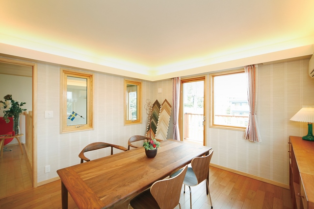 モデルハウス　間接照明　ブラックチェリー　リフォーム