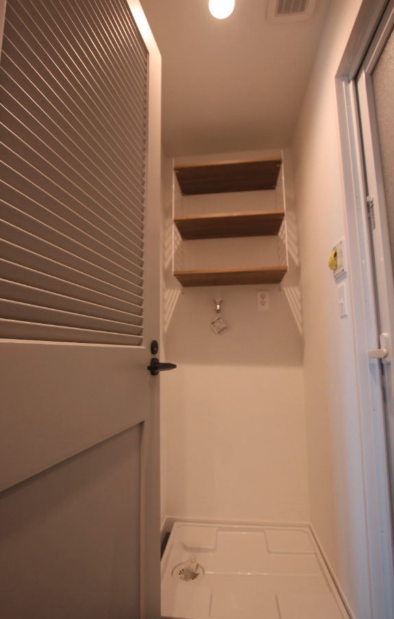 こんなメーカーや商品があったんだ ココの無駄なスペース スッキリとした綺麗な収納空間として利用したい Well Reformリフォームblog