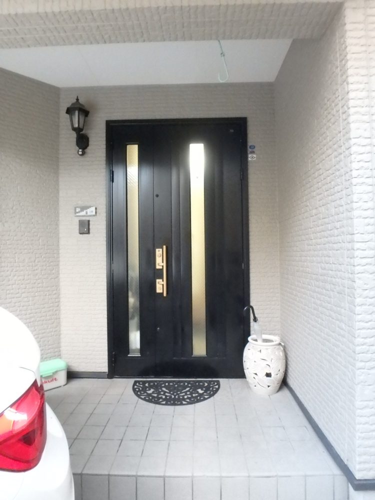 玄関ドアリフォーム 横浜 ビフォー 都筑区