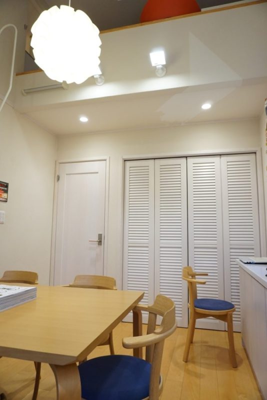 ジューテックホーム　ウェルリフォーム　折れ戸　収納リフォーム　ルイスポールセン