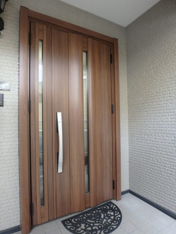 ジューテックホーム　ウェルダンノーブルハウス　ウェルリフォーム　玄関ドアリフォーム　玄関ドアカバー工法